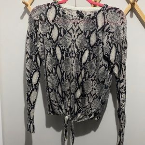 Snake pattern tie knot sweater